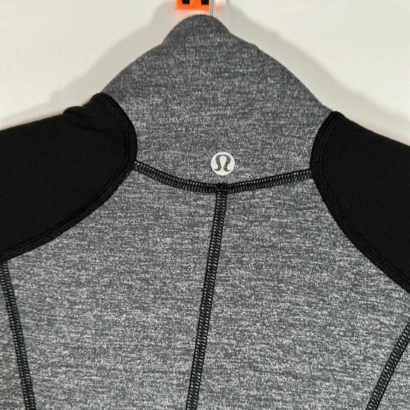 Lululemon Run: U-Turn Pullover Black & Grey Reversible Long Sleeve Sweater - Picture 9 of 9